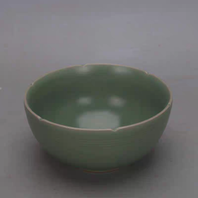 龙泉窑梅子青釉花口瓷碗