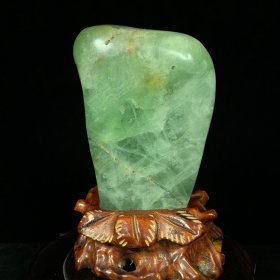 绿色萤石摆件 天然原石打磨 带座高19×10.5×6厘米 重2.4公斤