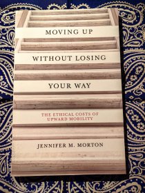 【绝版稀见书】《MOVING UP WITHOUT LOSING YOUR WAY—— THE ETHICAL COSTS OF UPWARD MOBILITY》 《入读重点大学而又不迷失方向——向上流动的道德成本》(平装英文原版)