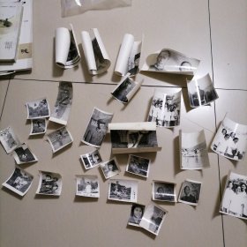 老照片…一个传统家庭从上世纪六十到八十年代的生活照，与父母，夫妇，同事有了小孩，当兵时期持枪的照片（共29张）