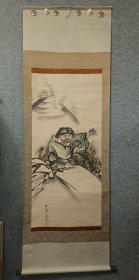 大黑天 大幅 日本回流佛画挂轴 真正纯手绘 松溪画 老纸本新裬裱 大理石轴全 纵约195Cm横65.5Cm. 大黑天一手挥槌一手如意宝珠  布袋够大 粮仓够多 背景宝珠够广  若你信大黑护佑，选幅好的大黑天吧。 别以为你只要信，财神便会助你，有很多考验的。 编号(F205)