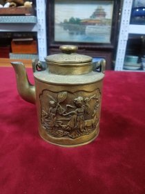 王玉兰制底款，纯铜精刻仕女图小铜壶一把，壶身直径约7.3厘米，最宽处约9.7厘米，高约12厘米，重390克，200包邮。