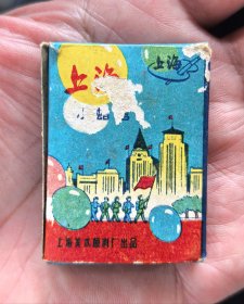 60年代上海美术颜料厂上海牌小蜡笔六色原盒原版，红卫兵与红宝书图案