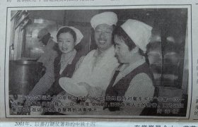 《2003.10.17日人民铁道》提供1~4版，内容:神舟五号载人飞船安然着陆;;本报评论员:热烈祝贺我国首次载人航天飞行圆满成功;挑战世界难题，中铁十四局青藏铁路建设指挥部指挥长:许兰民;合肥站诚信待客优化服务侧记;国内功率最大的压路机牵引车研制成功;聊城水电段用企业文化凝聚职工队伍:陈云凤额外服务显真情;生命禁区的健康保护神，中铁四局护士长丁太环;赤峰车务段暴风雨中安全畅通;鹰潭公安处长沈子文