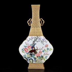 清乾隆珐琅彩鎏金花鸟锦上添花纹双耳扁瓶；33.5x18；