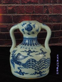 明宣德青花瓶，全品，保存完整，成色如图