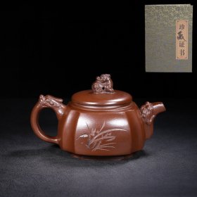 旧藏精品紫砂壶 品名：四方 底款：徐汉棠 尺寸：15/9cm 容量：280cc 紫砂分类：原矿紫泥 底款介绍：徐汉棠，1932年5月11日出生于江苏宜兴，中国工艺美术大师，荣获“中国工艺美术终身成就奖”，是中国紫砂界唯一获此殊荣者。 1948年初中毕业后即跟随父母学艺，1952年拜当代紫砂泰斗顾景舟为师，为顾景舟第一弟子。 1972年，徐汉棠与胞弟徐秀棠设计了一套“十五头嵌银丝咖啡具”
