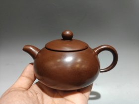 紫砂壶 品名：半月壶 低款：顾景舟 尺寸：15/8cm.. 容量：220cc 泥料：原矿老紫泥