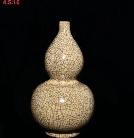 哥窑葫芦瓶
17×32厘米。