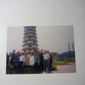 老照片-早年十七人在湖南烈士公园潇湘阁前留影（2003年）