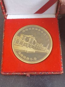 1992年洛阳铁路分局颁发洛阳站新站舍开通纪念铜章（龙门卢舍那大佛和牡丹图案）