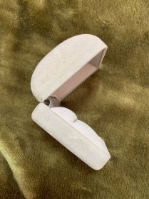 【海外回流  vintage中古】回流中古首饰盒   小年份  很实用  细节可见，仔细看好图片哦，有瑕疵，介意勿拍，谨慎下单！出售不退！偏远地区邮费联系客服另算！