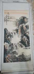 手绘山水画国画=《溪山乐居》刘一民：广东美术家协会会员，岭南画派研究院研究院、广东画院一级画师、北京山水画协会会员、北景园明画苑签约画家，已装裱山水画174*72.5
