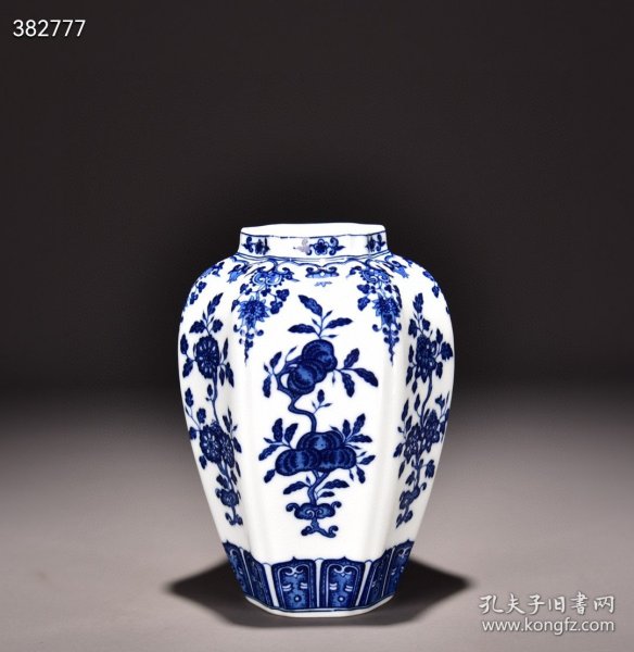 旧藏大清乾隆青花折枝瓜果花卉纹罐！