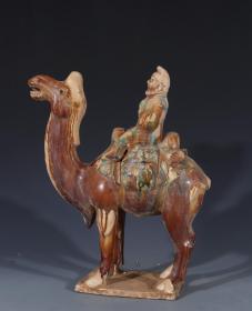 旧藏唐三彩精工细作骑人驼立佣，骆驼昂首伫立，形态逼真，保存完整.