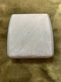 【海外回流  vintage中古】回流中古首饰盒  小年份  很实用  细节可见   内里带金色字母   仔细看好图片，尺寸如图，有瑕疵，介意勿拍，谨慎下单！出售不退！偏远地区邮费联系客服另算！