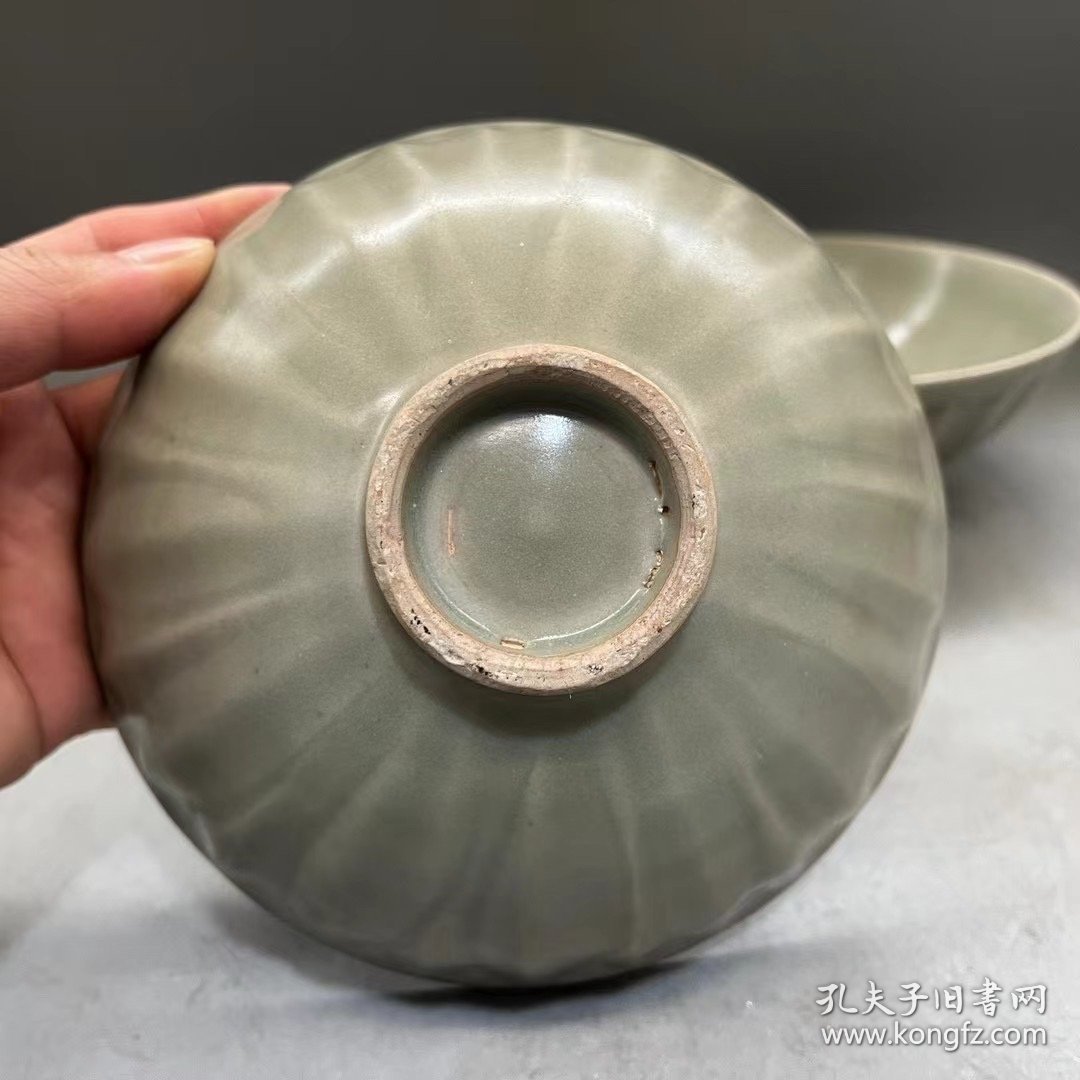 龙泉窑碗一对