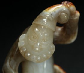 和田玉胡人把件重量:72克高6.3厘米、宽4厘米、厚3厘米