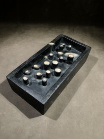 端砚，砚面古朴典雅，