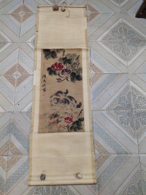 著名齐派画家陈大羽双猫花卉图轴一幅，边沿开粘，余完整。