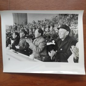 1955年，中国人民解放军射击与体育检阅大会在北京开幕。大会主席台周恩来、朱德、毛泽东、刘少奇