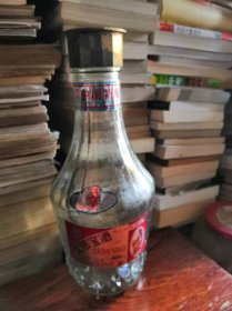 老的《大参宝酒》酒瓶，品相如图，完好，瓶高32厘米左右。3斤装，十分怀旧