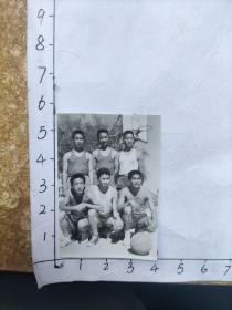 云南队运动员篮球合影照片(云南省高级教练胡国昌在军体和云南省体相册50-70年代)