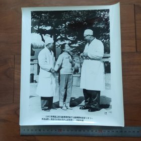 超大尺寸：1981年，我国著名心脏外科专家、第二军医大学附属长海医院胸外科蔡用之，研制成功碟型人造心脏瓣膜，向更换了 碟型人造心脏瓣膜的患者告别