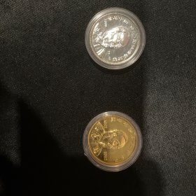 低售一盒郑板桥镀金镀银一对，品如图请看好购买，盒子不太好