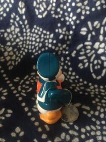 1986年迪士尼出品经典卡通形象 唐老鸭 含品牌标识 有几个 品相伯仲间 随机发货 保存状况基本良好 不包原厂瑕疵 喜欢的朋友欢迎咨询