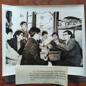 超大尺寸：1984年，上海交通大学船舶及海洋工程系党总支副书记龚民煜（副教授，上海交大校长助理，现任上海交大产业党委副书记、中国高科董事）