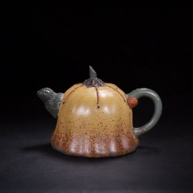 紫砂莲趣壶