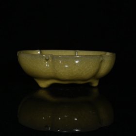 宋代官窑冰片花边洗