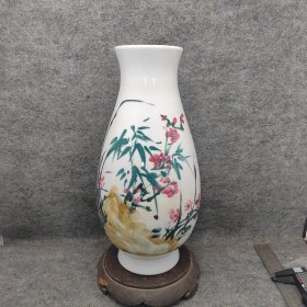 老瓷器手绘梅兰竹菊花瓶（是不是名家可以去查，放漏） ​