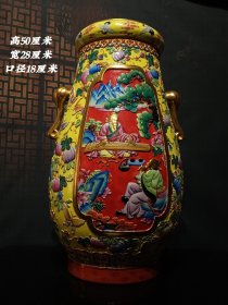 大清乾隆珐琅彩描金雕刻人物象鼻尊瓶，釉面肥润，发色纯正，纹饰动感极好，磨损自然，成色如图。