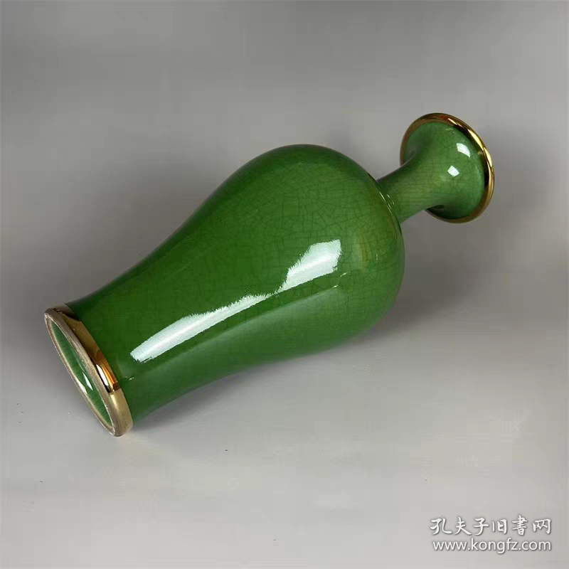 清绿釉开片描金瓶