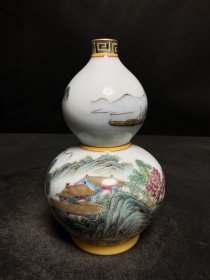 珐琅彩葫芦瓶，