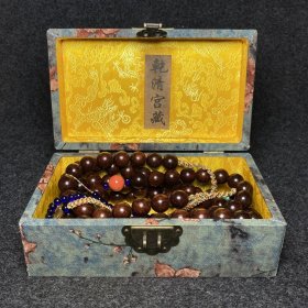 宫廷御用精品收藏盒内珍藏小叶紫檀朝珠 朝珠尺寸：直径20毫米 收藏盒尺寸：长宽高25/15/10厘米