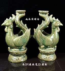 旧藏龙泉窑蜡炲一对，保存完整，雕工精细，开片自然，喜欢的联系