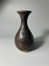 清代黑釉玉壶春瓶，全品，高14.5厘米，宽7.4厘米，200元