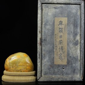 旧藏木盒寿山石田黄雕刻人物故事薄意印章摆件，