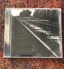 Mark Kozelek - Whats Next To The Moon•专辑马克-科泽莱克-Mkat夜那月经典情歌 碟完好如初，包装盒有磨损