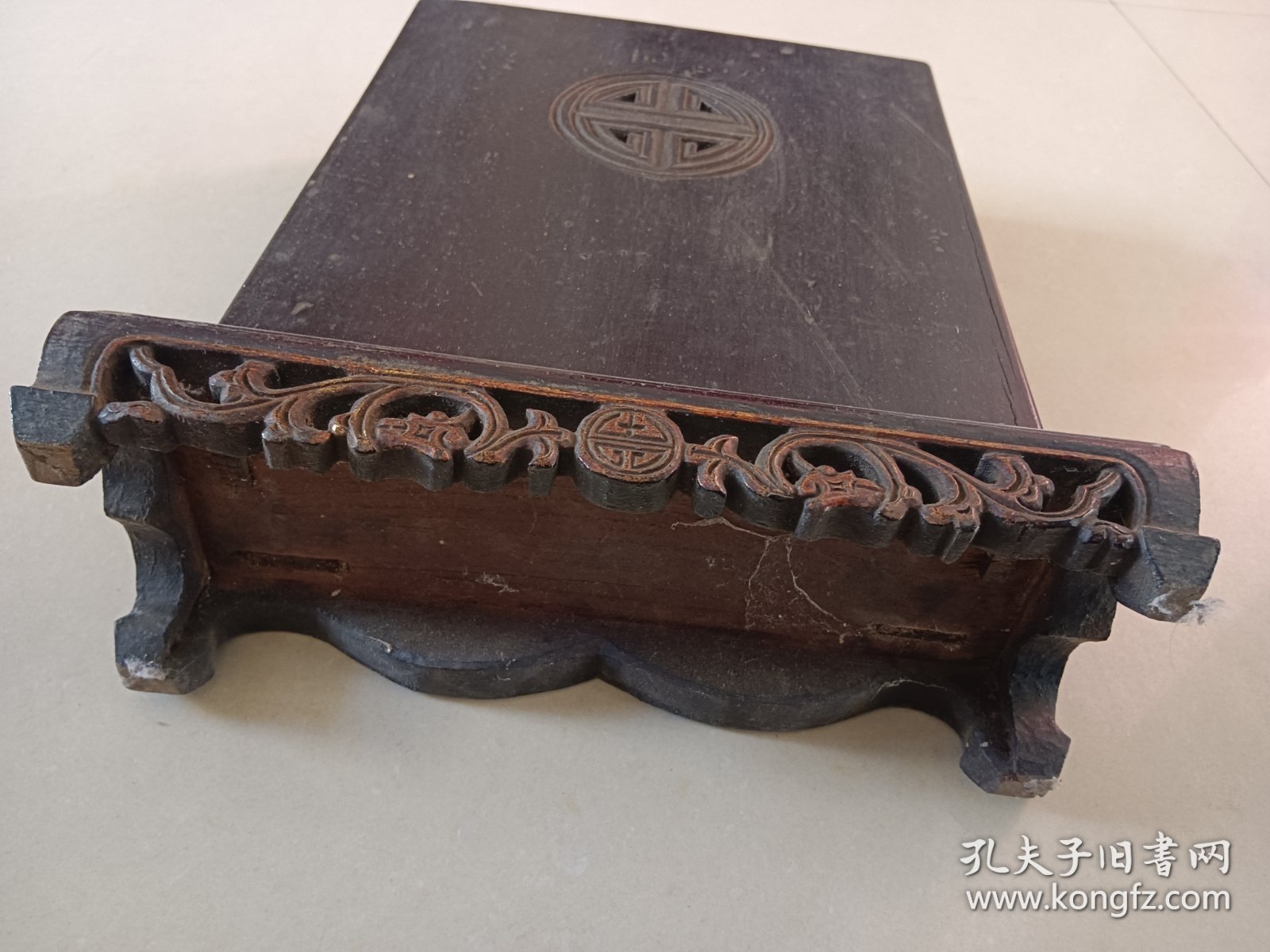 老佛龛 老供匣 外盒前后面有干裂 图六外盒一角有小磕残 图八底干裂纹 总高33 宽11.5/7.5 长28/23.5