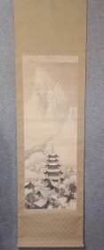 雪中的五重塔 冬雪 日本回流画轴挂轴 绢本纸裱 真正手写品，尺寸 纵198Cm 横53Cm 轴无。 编号(247B)  