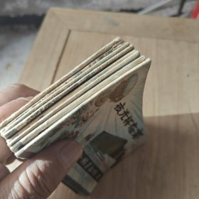 小精灵新传：夜光杯寄案（上下）劫机阴谋上册、智擒海盗、大闹海上乐园、鲨鱼号走私船、真假夜光杯、蜘蛛王国的陷落（8本合售）