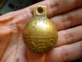 晚清大型虎头铜铃铛，品相完好，声音清脆，宽3.7cm.高5.1cm.收藏级，包老保真。