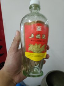 交杯五粮液酒瓶