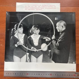 超大尺寸：1978年，北京体育学院院长钟师统（陕西华县人，中华全国体育总会主席、中国奥委会主席，北京体育大学首任校长）