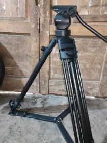 利拍(Libec)LX7云台+RT30B三脚架+SP-2B套装
云台阻尼舒适 可用于肩扛式摄像机、电影机等重型摄像机，稳定可靠，视频验货不包邮