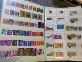 早期香港邮票一册近700张左右，英国女王伊丽莎白二世，生肖票，1996年第九届亚洲国际集邮展览——（圣文森特）哪吒闹海 大闹天宫邮票，小型张，奥运会，香港通用邮票，香港经典邮票等，同一人收集，品相极佳，整理有序，非常漂亮，全部拍图